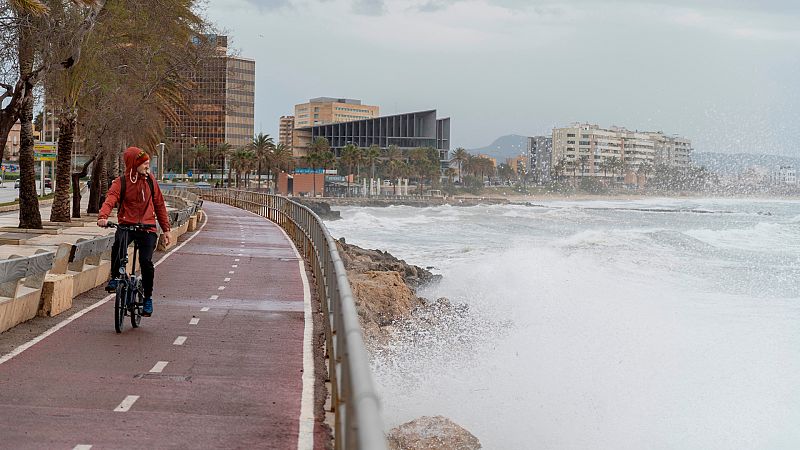 La borrasca Karine activa la alerta naranja en Baleares y el Puerto de Navacerrada