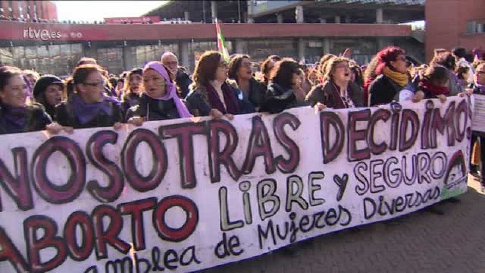 Polémica entre grupos feministas por la prostitución, la trata de mujeres - RTVE.es