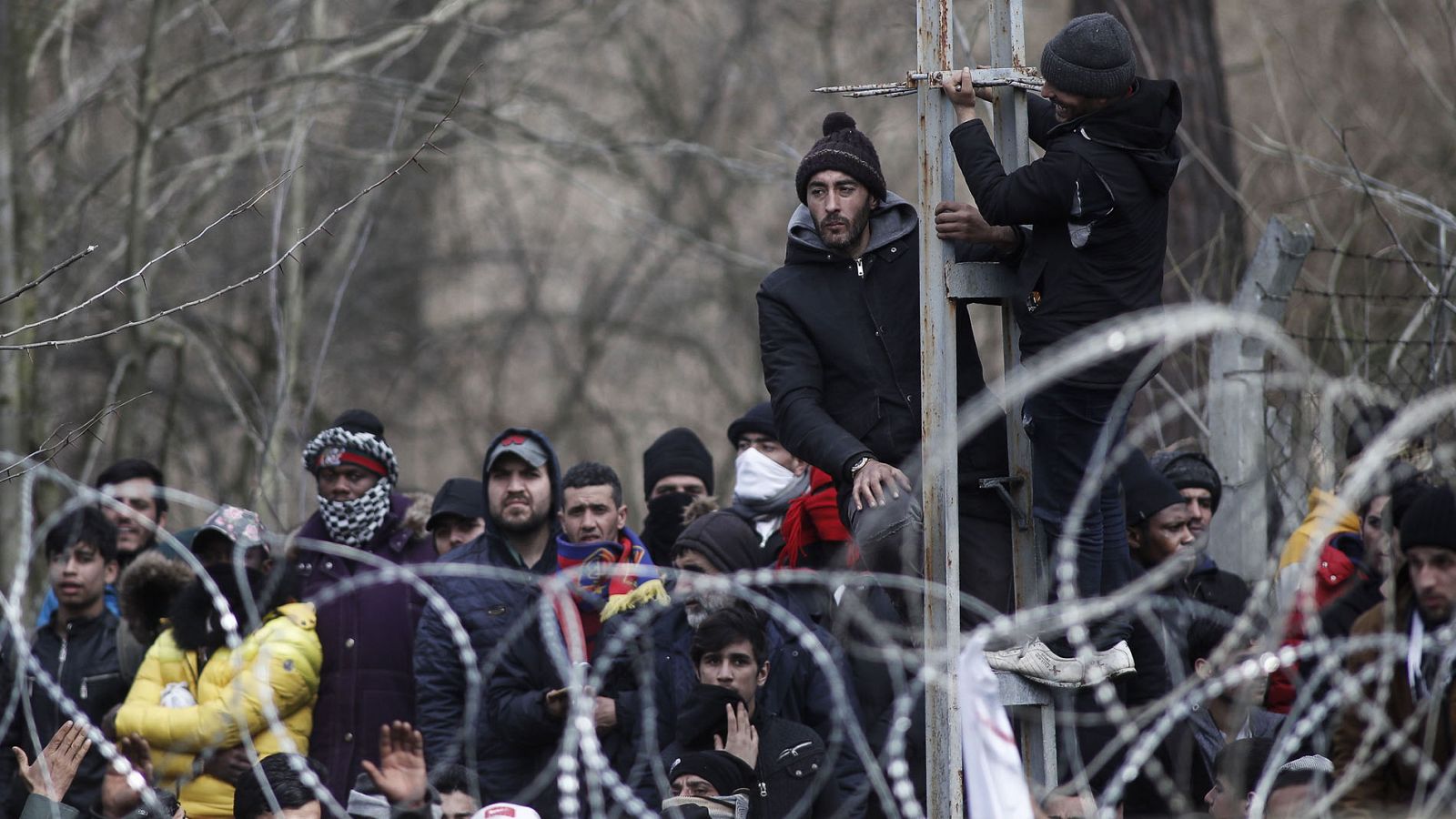 Grecia trata de frenar la entrada de migrantes tras la apertura de fronteras de Turquía - RTVE.es