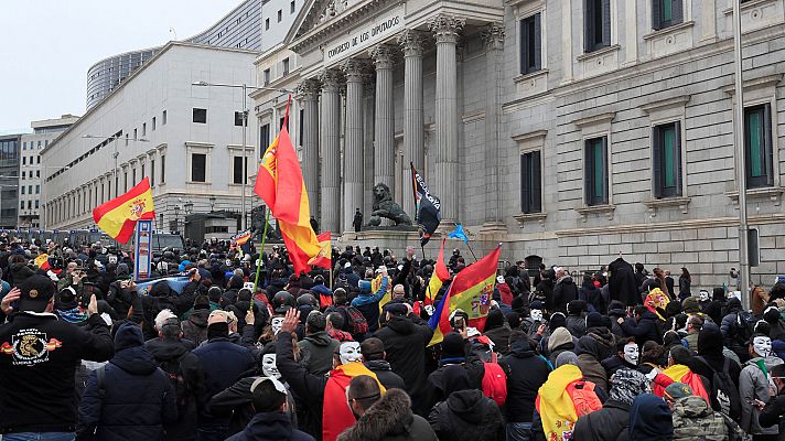 Tensión en la manifestación de policías y guardias civiles para pedir la equiparación salarial de todos los cuerpos