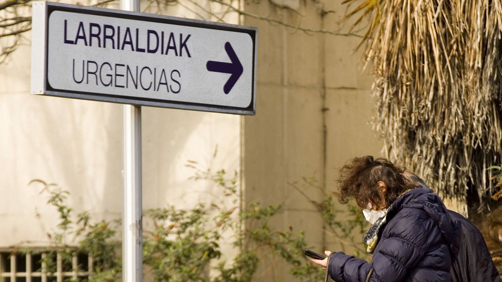 El Gobierno vasco reconoce una falta de sanitarios tras el aislamiento de un centenar de ellos por el coronavirus