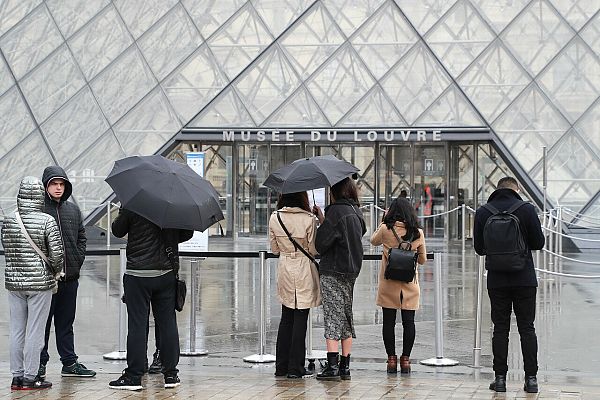 Francia reclama su derecho a no trabajar por el coronavirus