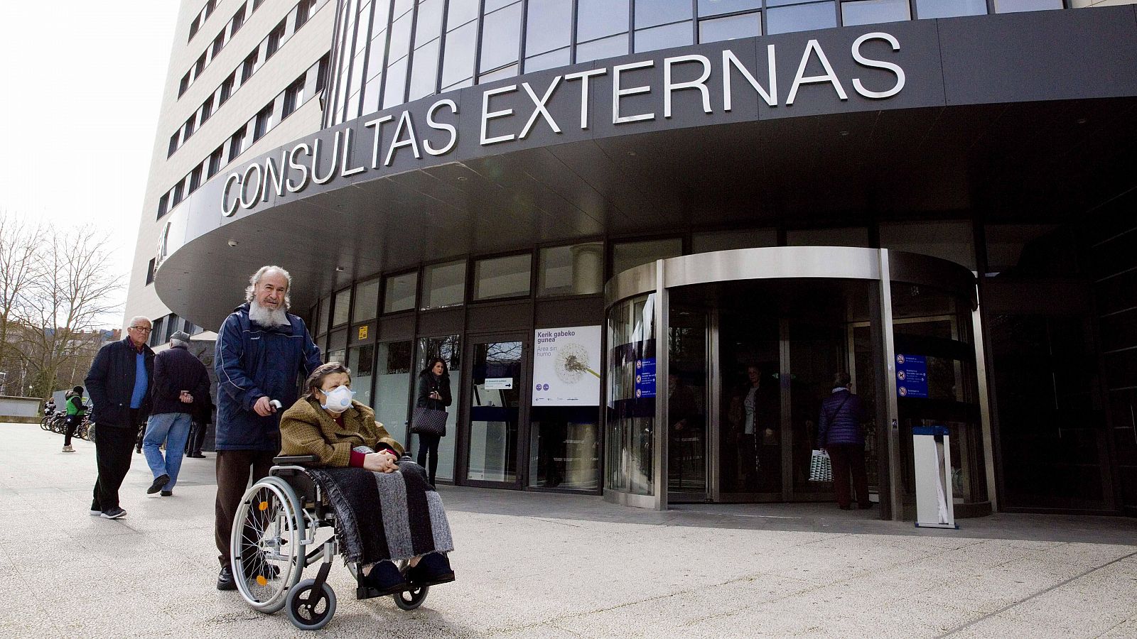El Ministerio de Sanidad mantiene de momento el escenario actual de contención en España por coronavirus, según ha afirmado el ministro, Salvador Illa, quien ha asegurado que España es "capaz" de contener el virus "si se siguen las medidas de las aut