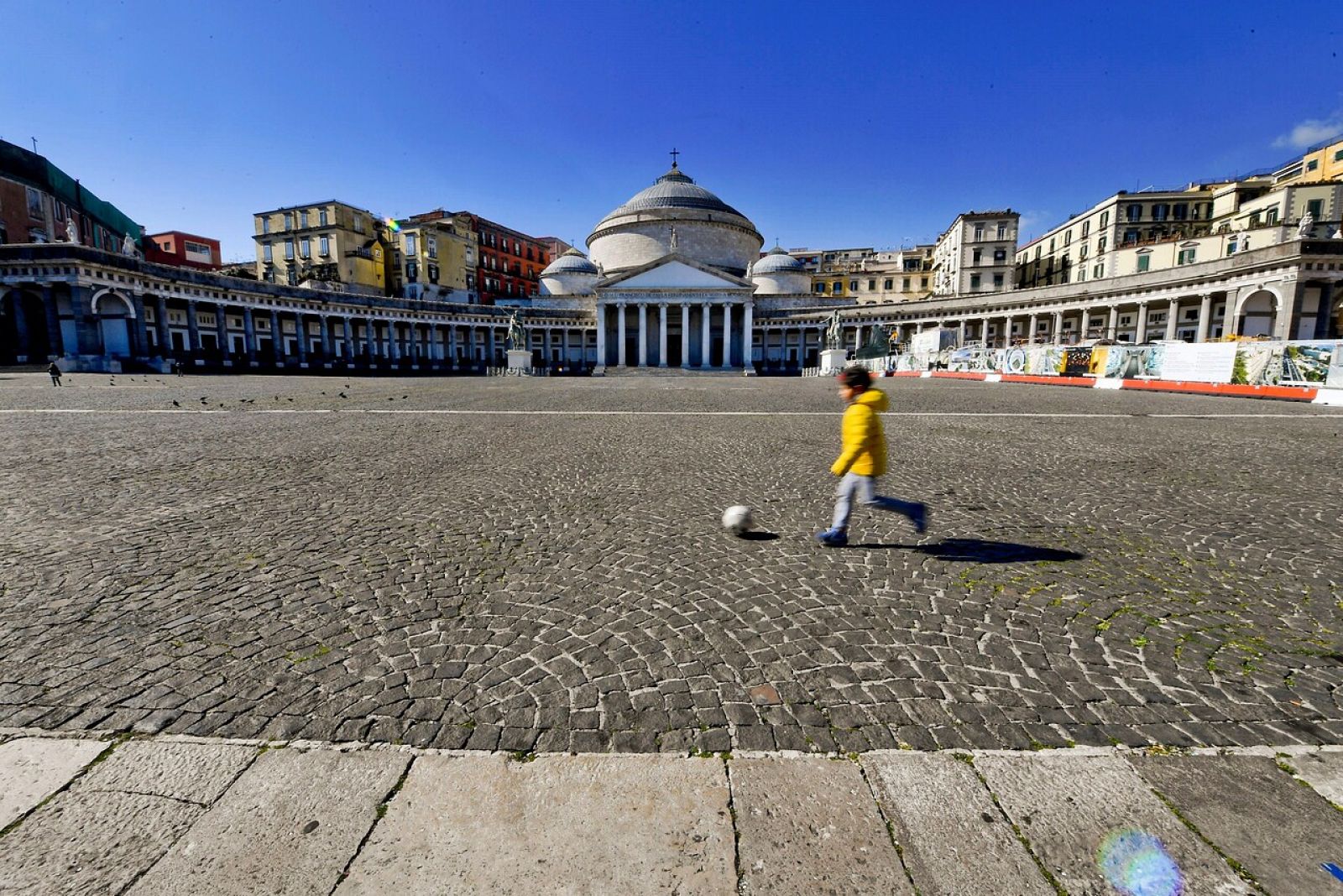 El cierre delos colegios en Italia por el coronavirus obliga a los padres a pedir permisos laborales- RTVE.es | Ver