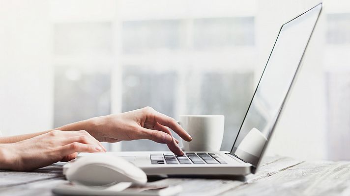 Telediario 1 - Las empresas recurren al teletrabajo ante el coronavirus