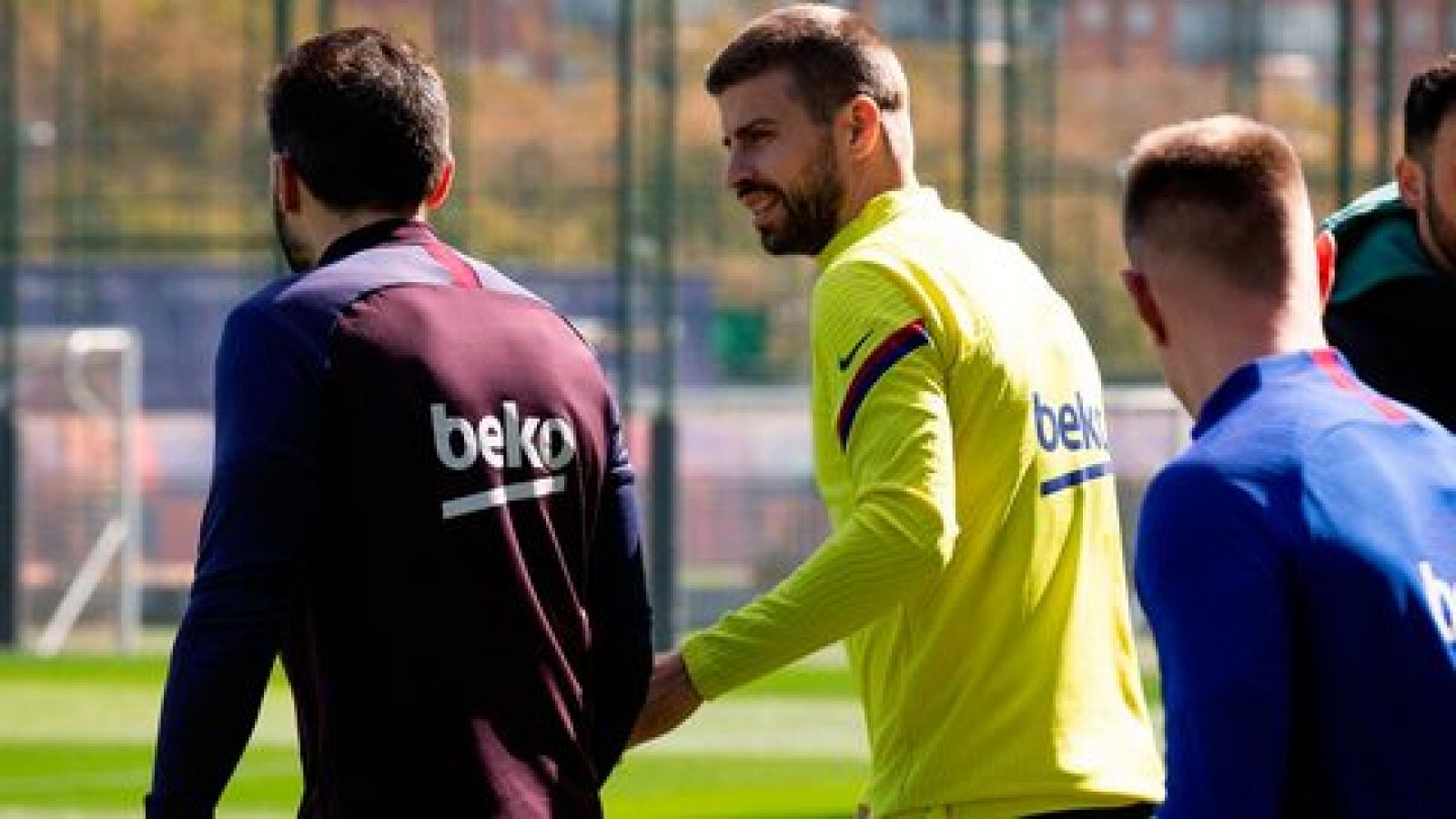 Cierre de filas del vestuario del Barça en torno a Eder Sarabia - RTVE.es