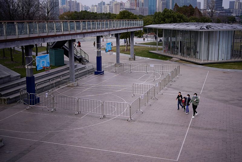 La cancelación de eventos por miedo al coronavirus provoca pérdidas millonarias en el sector hotelero - RTVE.es | Ver