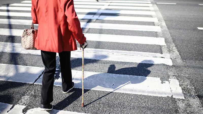 Las mujeres pensionistas cobran un 35% menos que los hombres