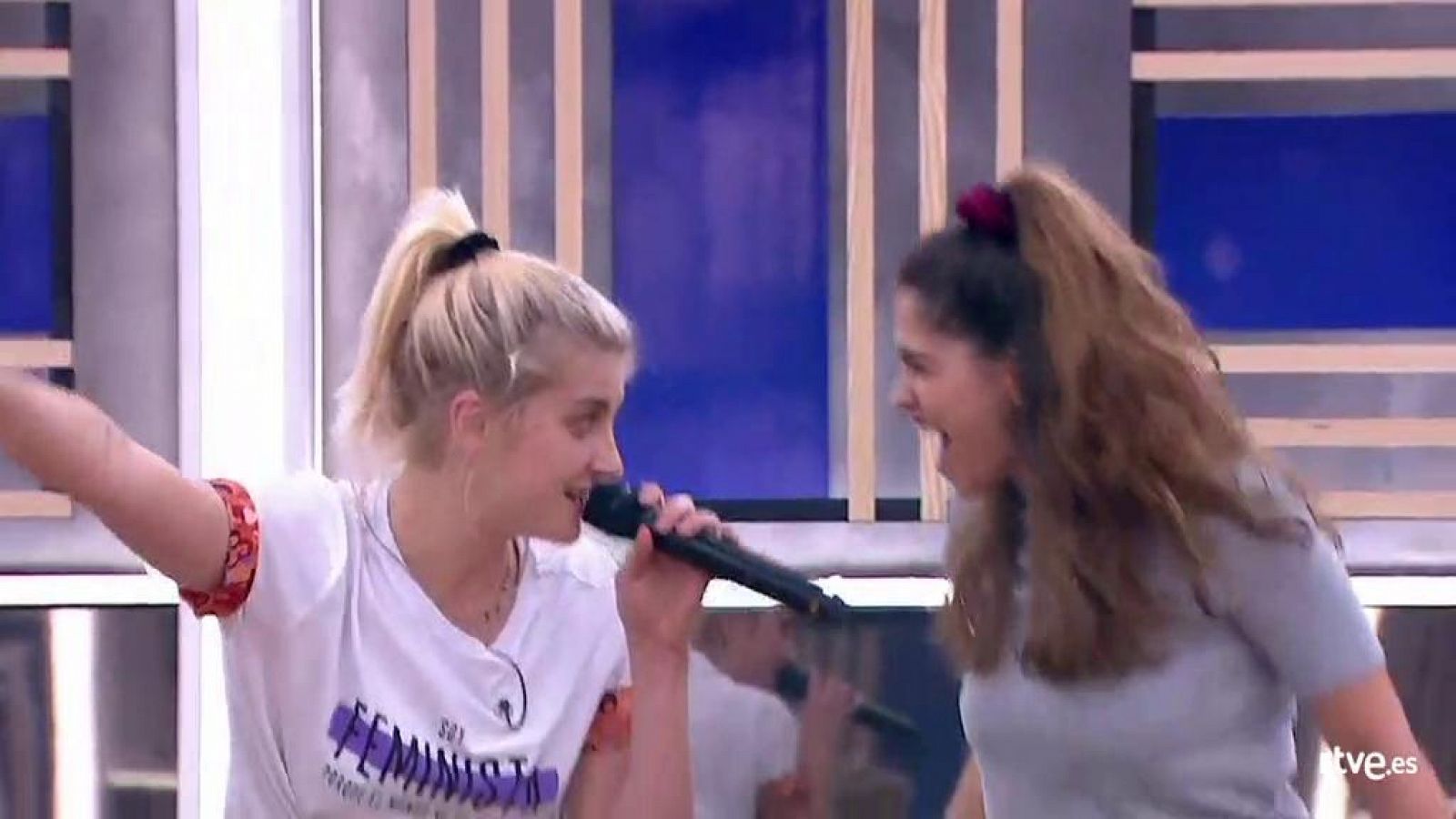 Anajú y Samantha cantan "Girls Just Wanna Have Fun", de Cindy Lauper, en el segundo pase de micros de la Gala 8 de Operación Triunfo 2020