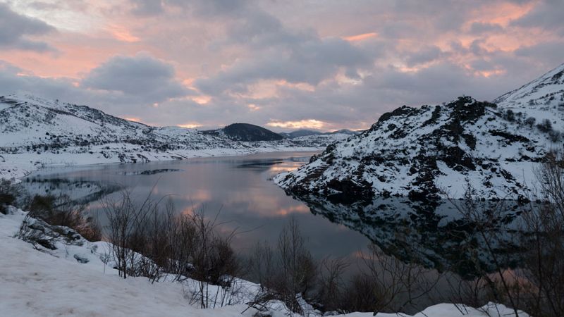 Nevadas en áreas montañosas del norte peninsular - ver ahora 