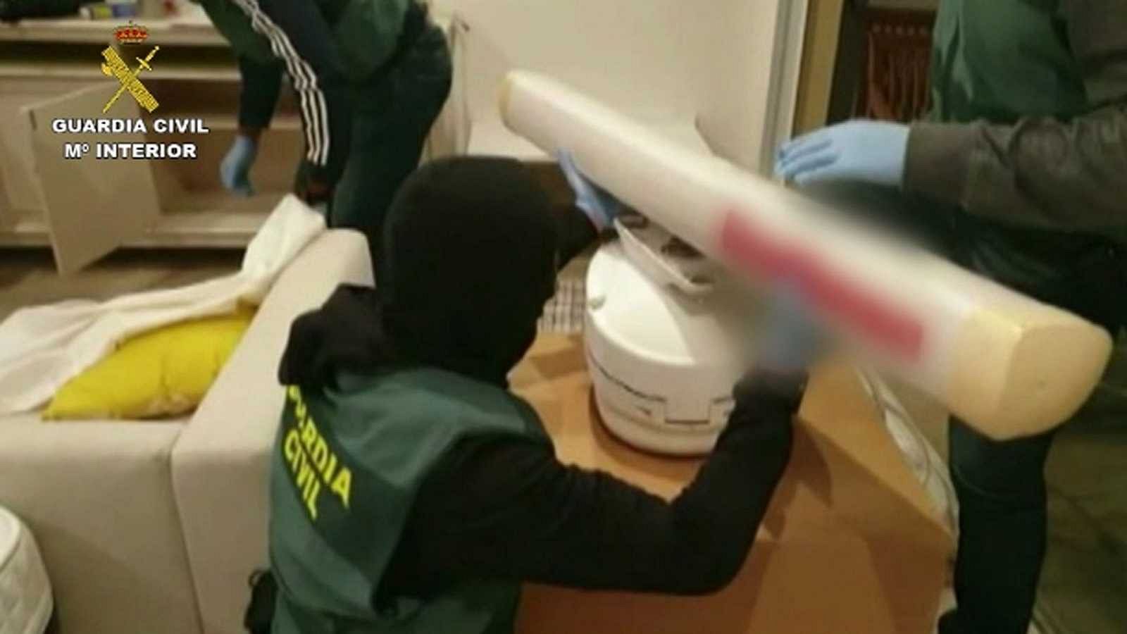 La guardia Civil ha desmantelado una red de tráfico de migrantes y hachís en el Estrecho