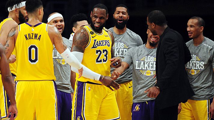 Telediario 1 - James le gana el pulso a Antetokoumpo y llega a 34.000 puntos