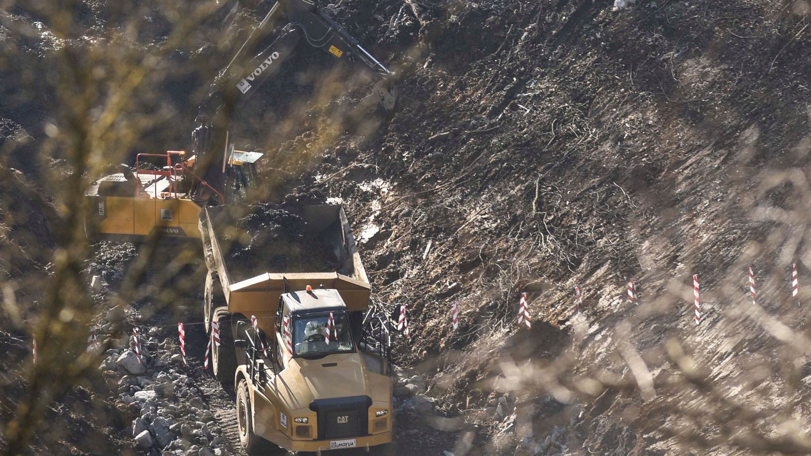 Concentración silenciosa por los dos trabajadores desaparecidos en el vertedero de Zaldibar