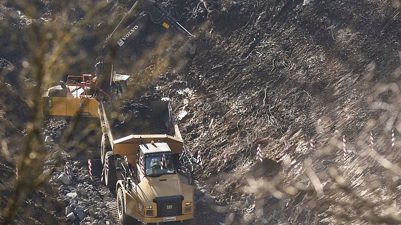 Concentración silenciosa por los dos trabajadores desaparecidos en el vertedero de Zaldibar