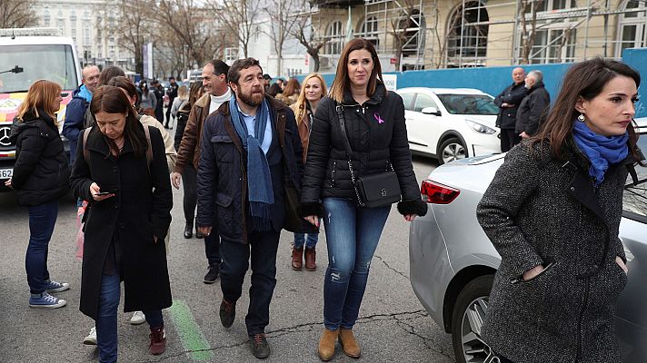Ciudadanos abandona la marcha del Día de la Mujer en Madrid tras ser increpados