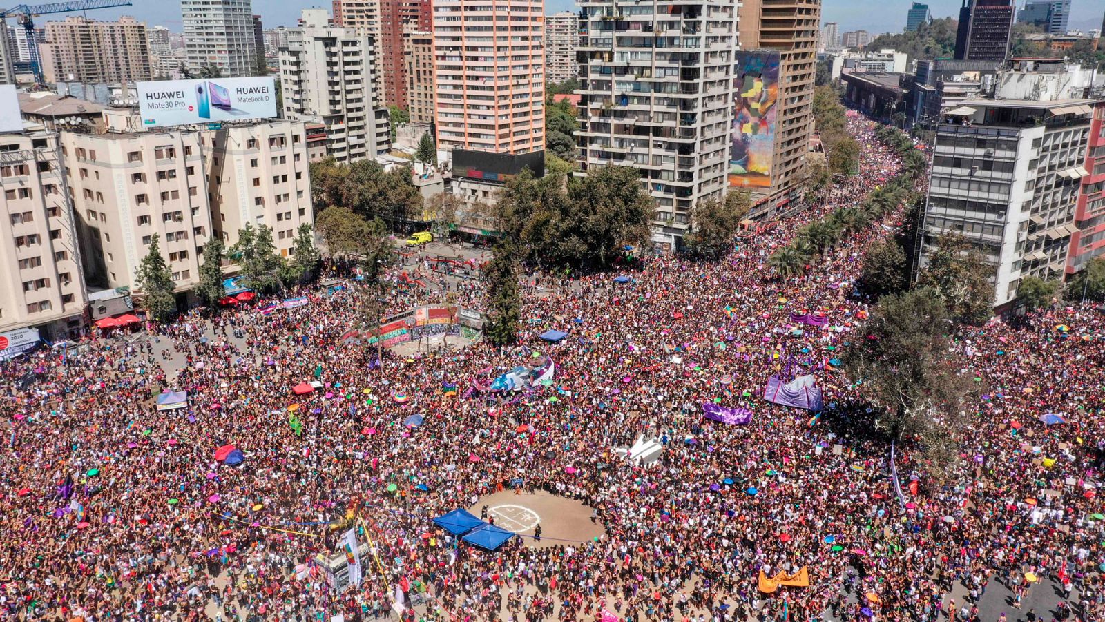 Mujeres de todo el mundo toman las calles para alzar la voz en el Día Internacional de la Mujer