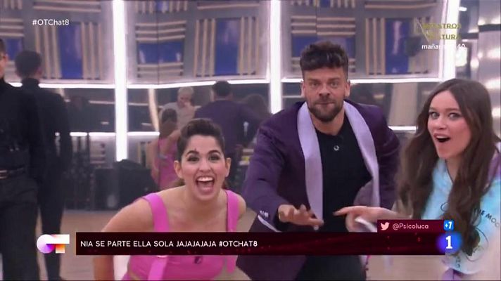 Los chicos juegan a adivinar canciones en "El Chat" 