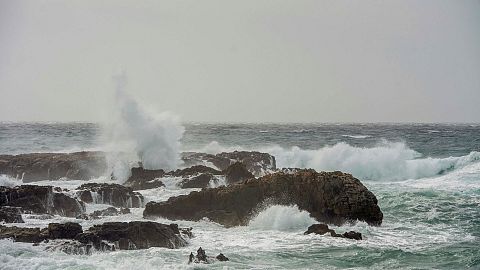 El oleaje afecta al Ampurdán y Baleares con olas de hasta 4 metros 