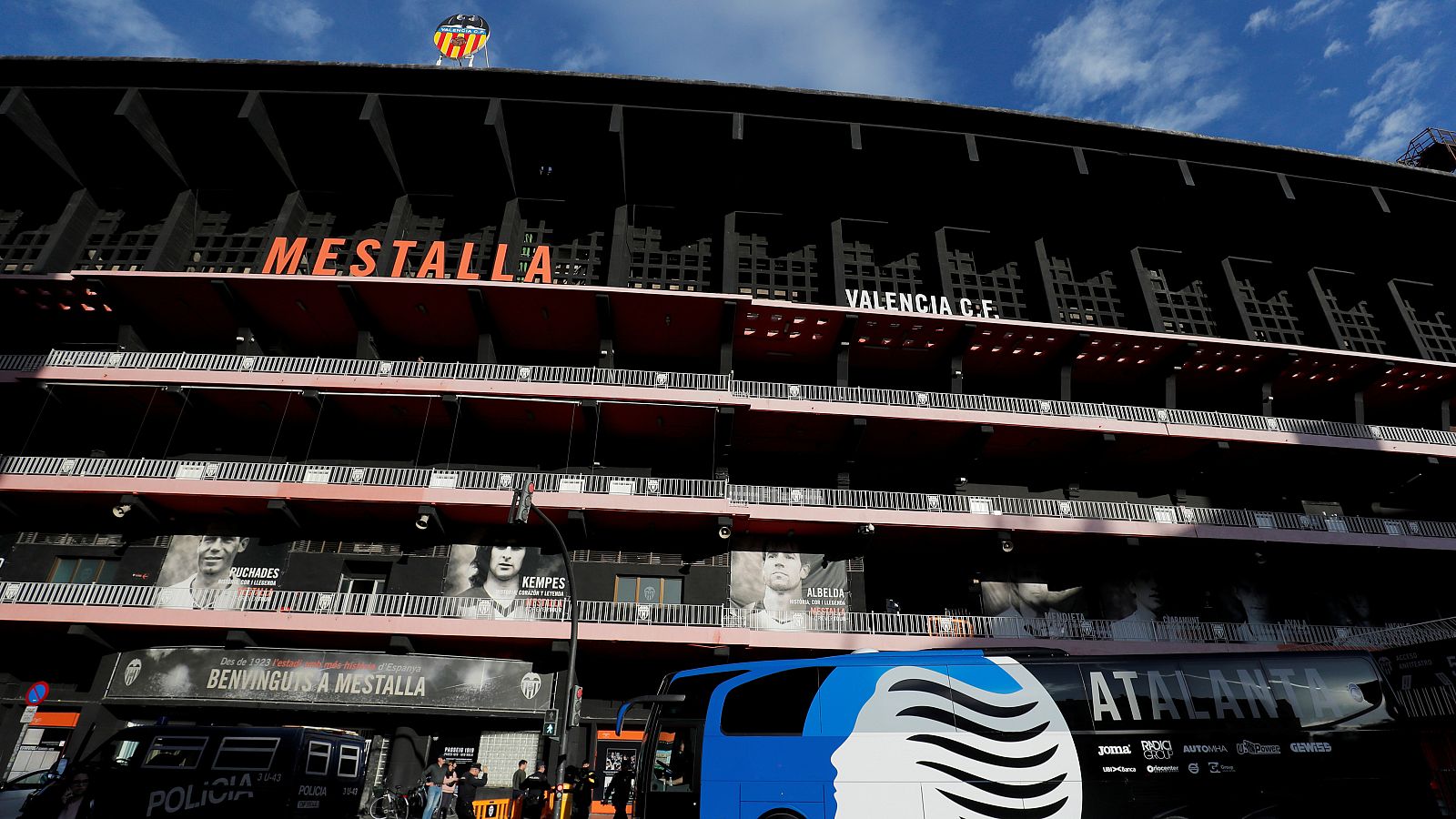 Tranquilidad en los aledaños de Mestalla antes del Valencia-Atalanta a puerta cerrada | Ver