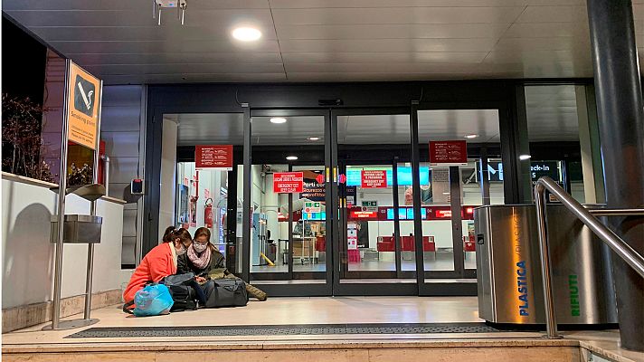 Telediario 1 - El Gobierno suspende todos los vuelos de Italia a España