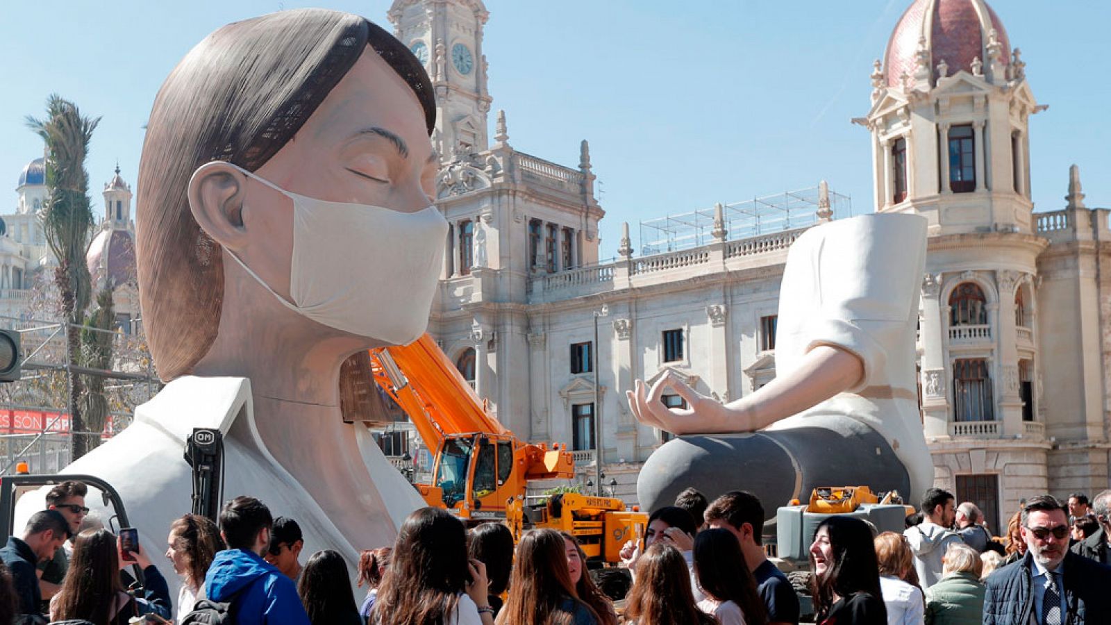 Valencia intenta limitar las pérdidas por la suspensión de las Fallas