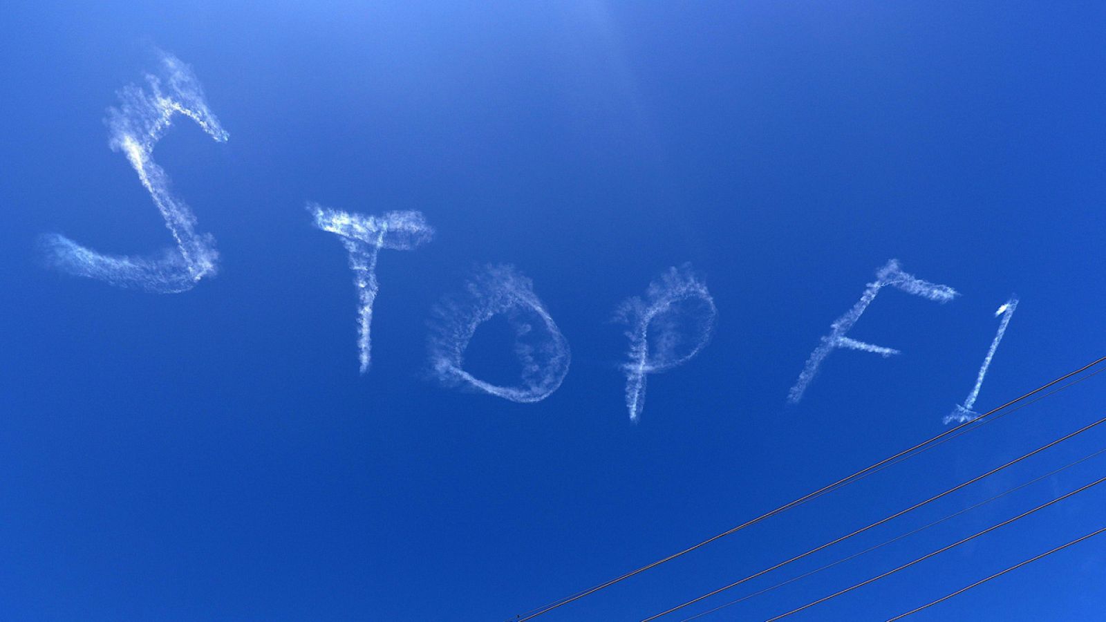 En el circuito de Melbourne ya estaba todo preparado para el debut del Mundial 2020 de F1, pero dos casos del equipo Haas y otro del Mclaren han puesto en cuarentena el GP de Australia, hasta que se de el resultado del test del coronavirus. Además, el Europeo de halterofilia se pospone a junio, cuando también se celebrará la última prueba del Mundial de gimnasia. 