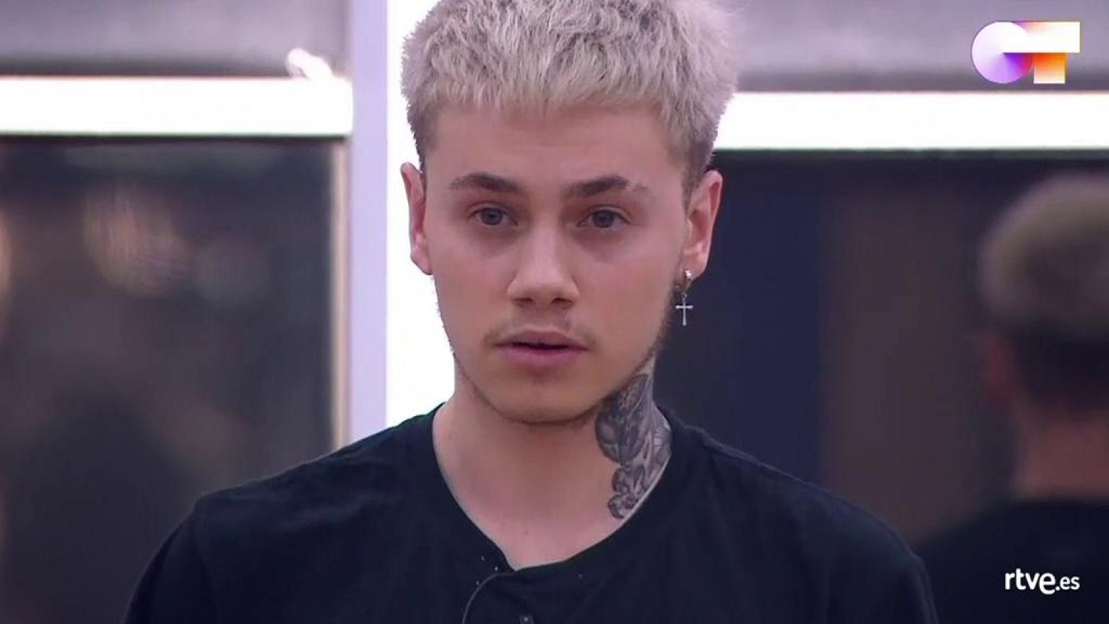 Hugo canta "Heroes", de Måns Zelmerlöw, en el primer pase de micros de la Gala 9 de Operación Triunfo 2020