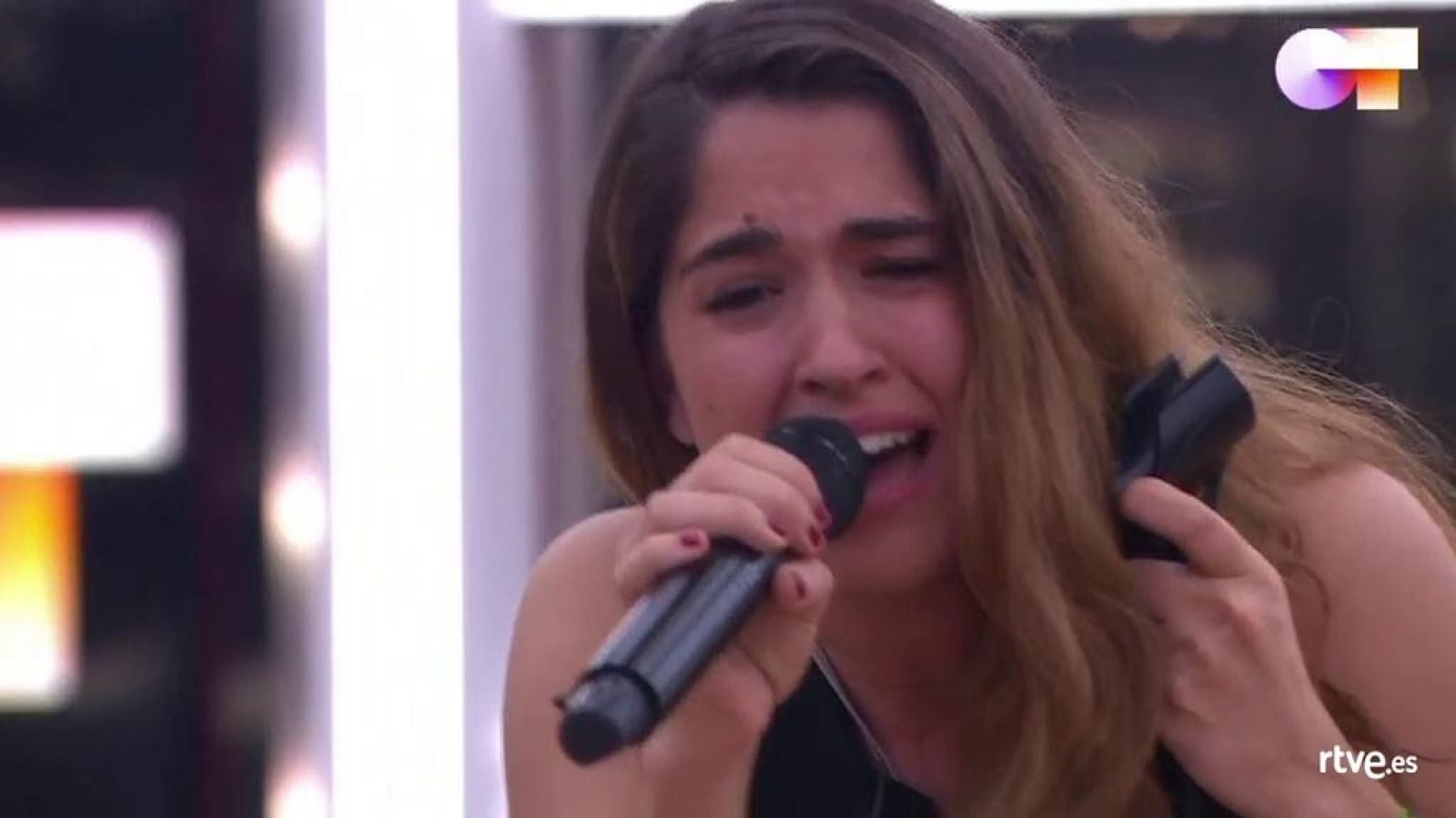 Anajú canta "Inevitable", de Shakira, en el primer pase de micros de la Gala 9 de Operación Triunfo 2020