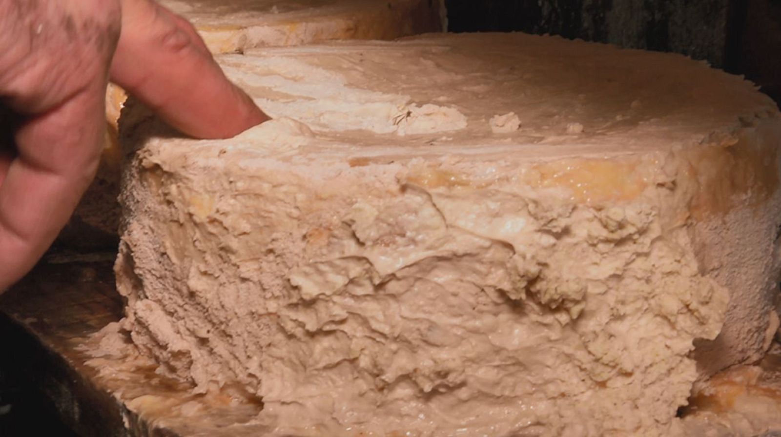 El queso cabrales, al abrigo de una cueva