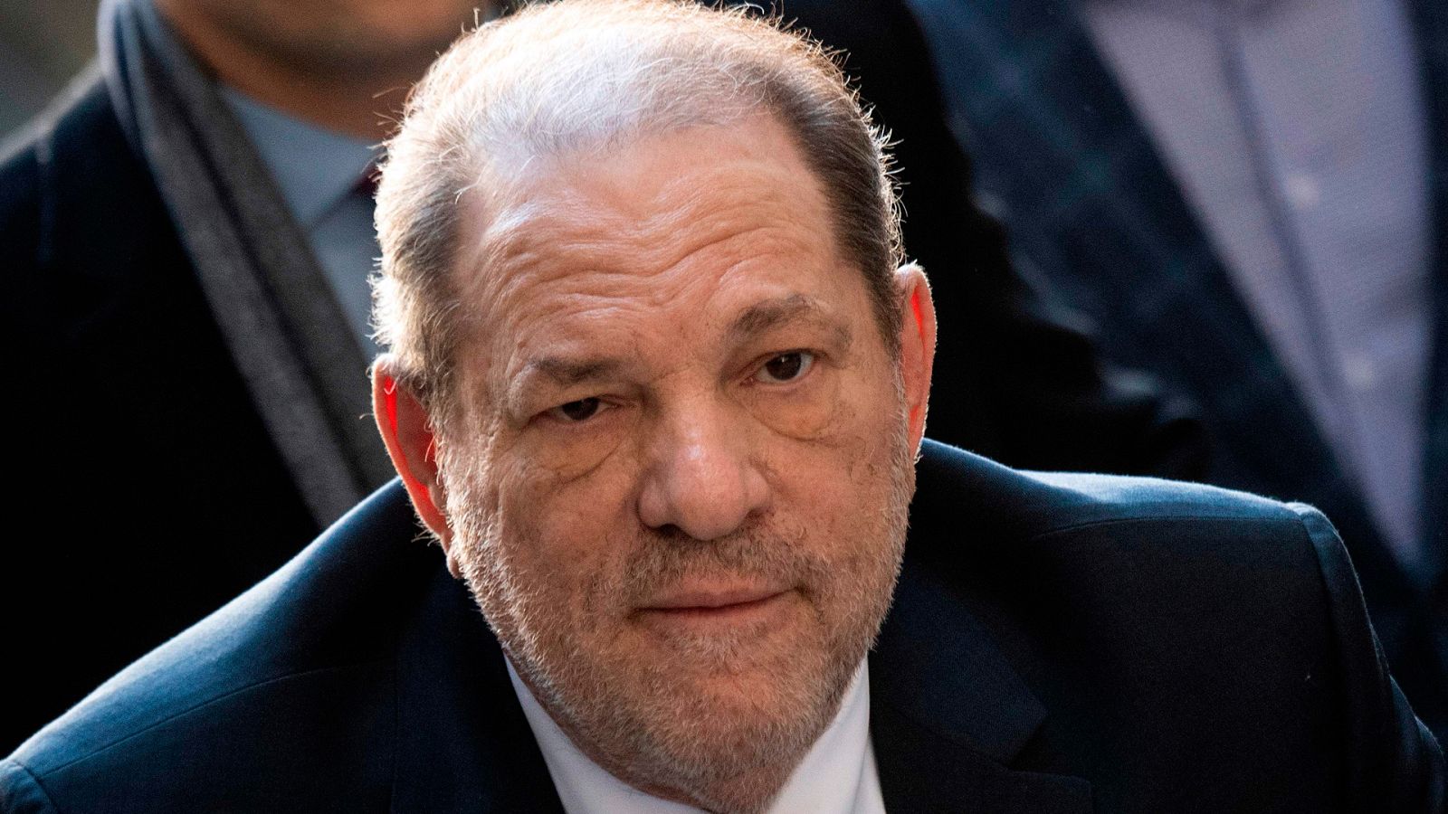 Harvey Weinstein es condenado a 23 años de cárcel por abusos sexuales - RTVE.es | Ver
