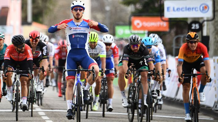 Ciclismo - Niccolo Bonifazio vence al sprint en la quinta etapa de la París-Niza