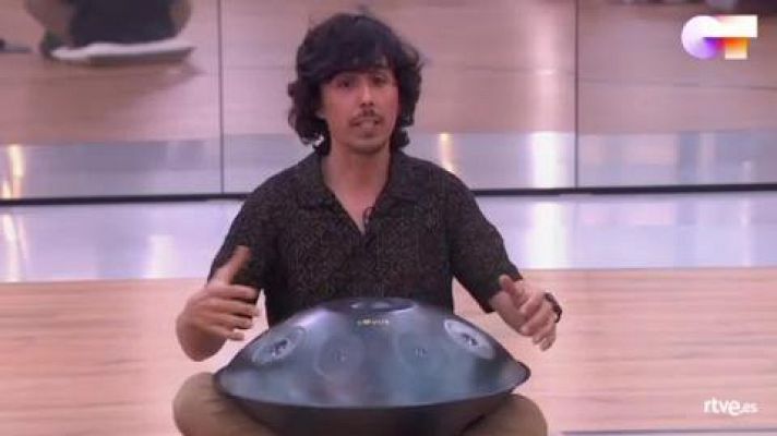 Ramón Seijo da una clase de handpan en OT 2020