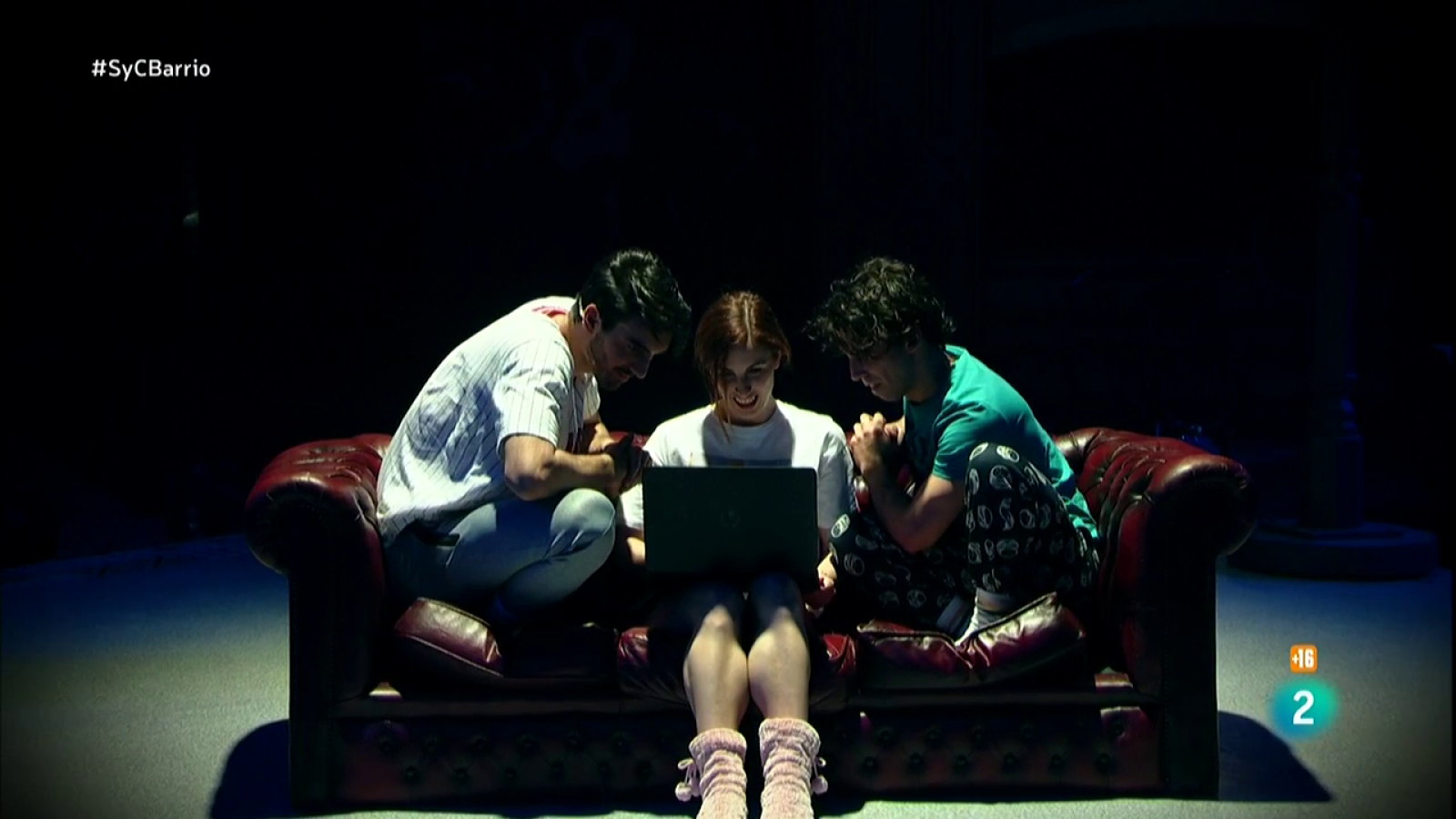 El mejor teatro en directo con La Joven y su obra 'Oferta'