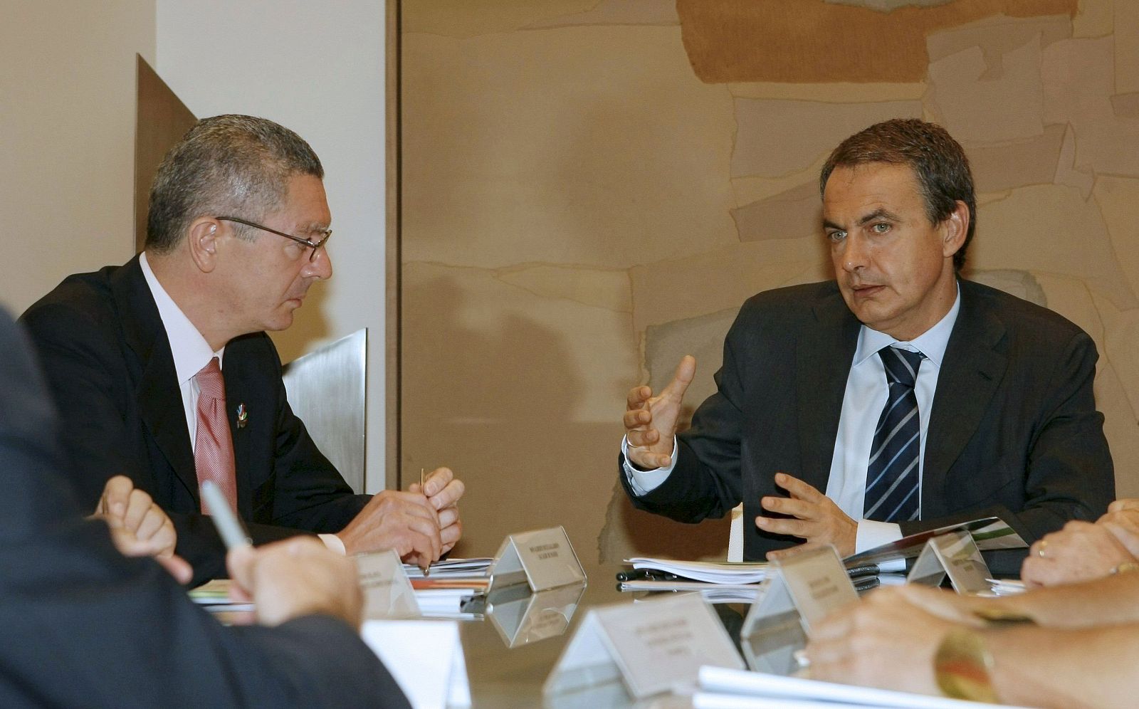 A tres meses para conocer qué ciudad será sede de los Juegos Olímpicos de 2016, el presidente Zapatero ha recibido en la Moncloa a una delegación de Madrid 2016, con el alcalde Gallardón a la cabeza, con el objetivo de ultimar los detalles de la candidatura madrileña. 