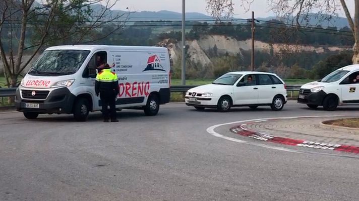 Los desayunos - Los Mossos controlan los accesos a Igualada y a otros tres municipios confinados por el coronavirus
