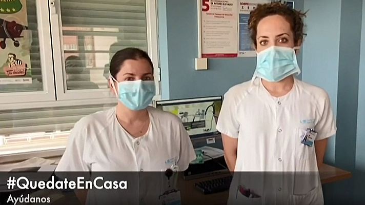Los profesionales sanitarios madrileños lanzan el mensaje '#QuédateEnCasa' ante el coronavirus