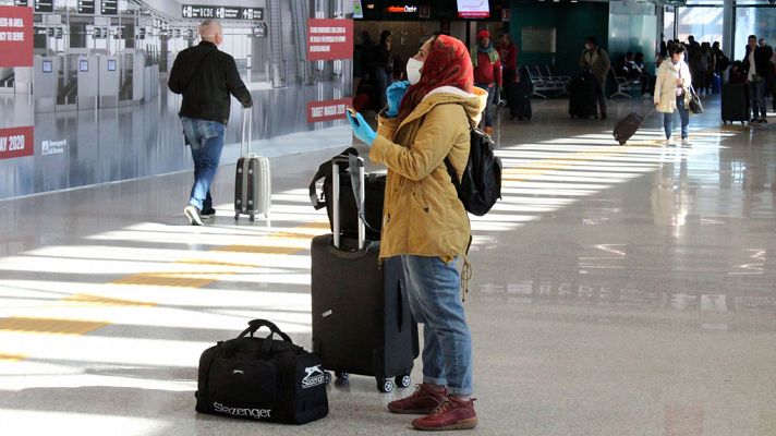 Los aeropuertos de Roma casi han cesado su actividad por el coronavirus