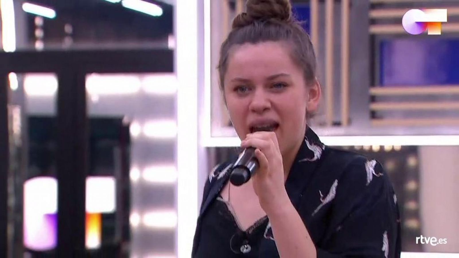 Eva canta "Hoy la bestia cena en casa", de Zahara, en el segundo pase de micros de la Gala 9 de Operación Triunfo 2020
