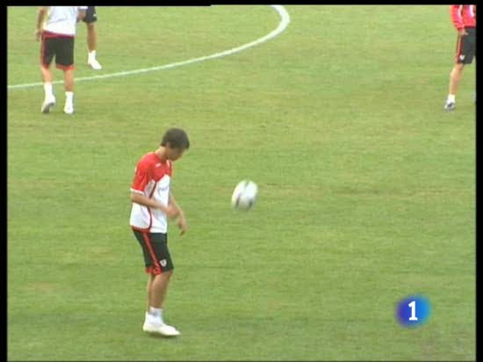 Se acabaron los amistosos para el Athletic de Bilbao. Esta noche, en San Mamés se estrena en la nueva Liga Europea. En otros partidos de pretemporada, el Bayern goleó 4-1 al Milán y el Manchester venció 2-1 a Boca Juniors.