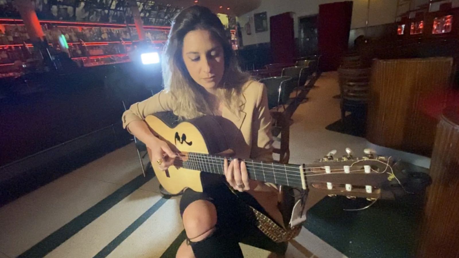 Cámara Abierta 2.0 - María Peláe en música conectada; la biblioteca online Impacteca; el canal Traders de Youtube; Joaquín Reyes en 1minutoCOM  - ver ahora