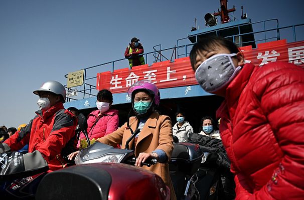 China registra bajadas en contagios por coronavirus