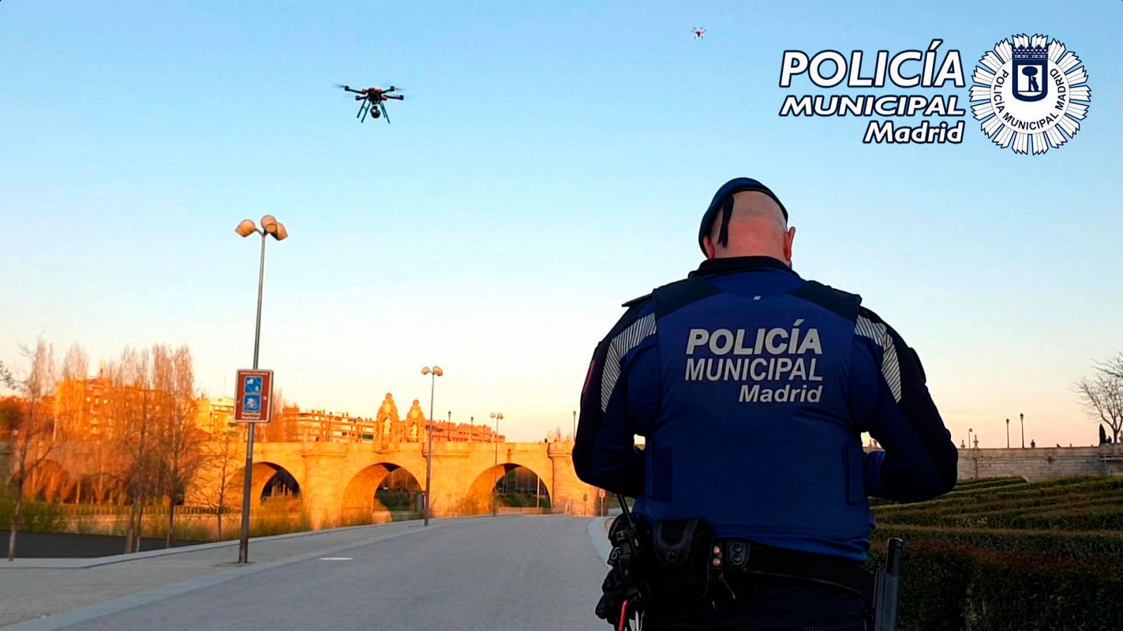 La policía municipal de Madrid utiliza drones para instar a los vecinos a quedarse en casa
