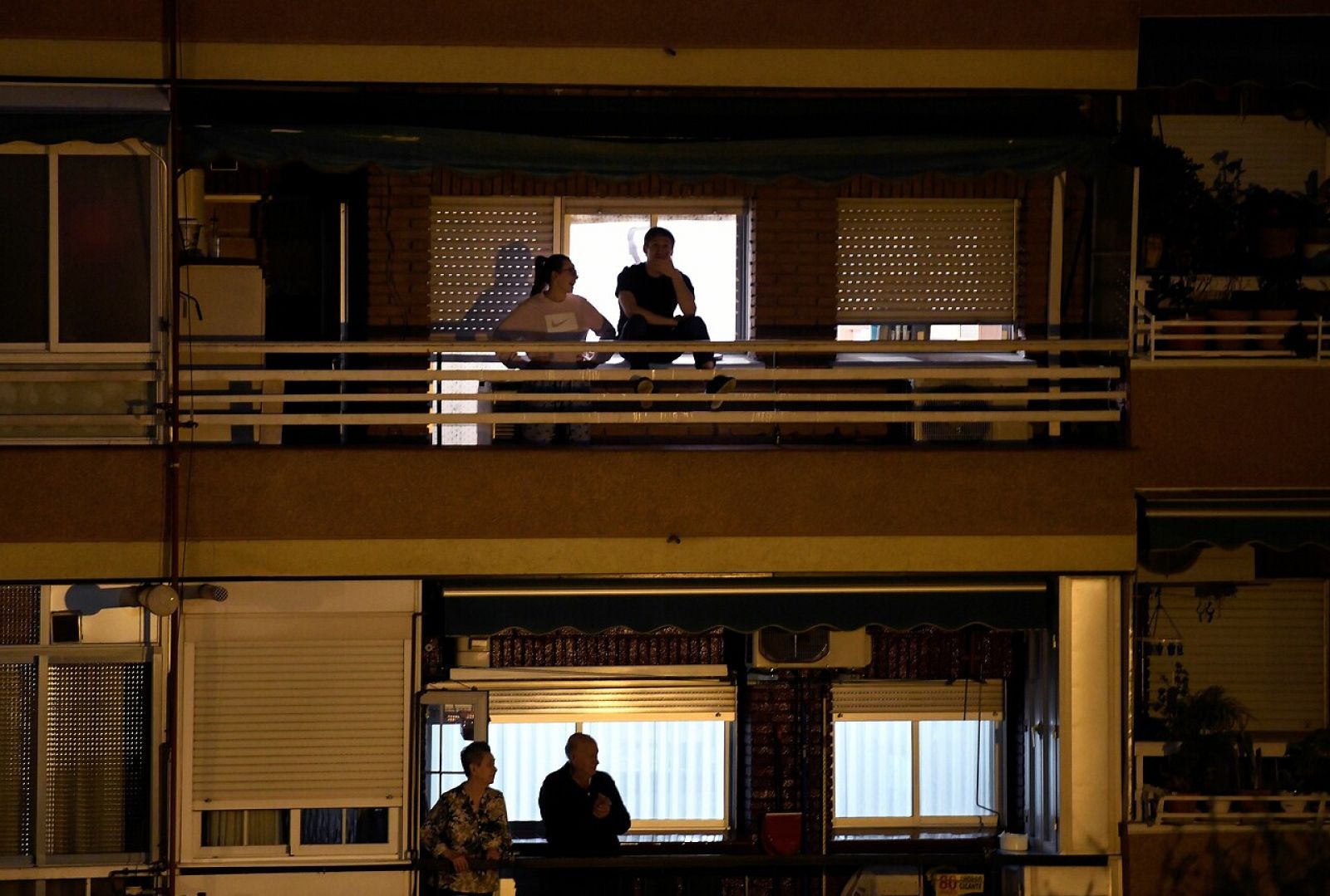 Los sanitarios agradecen el aplauso unánime de toda España como homenaje a su trabajo