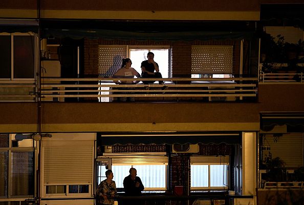 Telediario 1 - Los sanitarios agradecen el homenaje