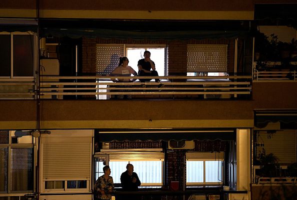 Telediario 1 - Los sanitarios agradecen el homenaje