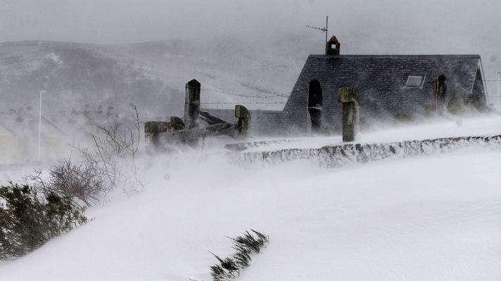 Telediario 1 - Una ola de frío polar alcanza la península
