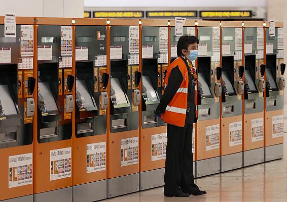 Telediario 1 - El Gobierno aprueba ayudas para trabajadores y empresas