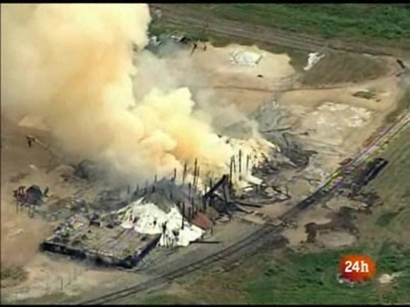 Un incendio obliga a desalojar a 80.000 personas en Texas