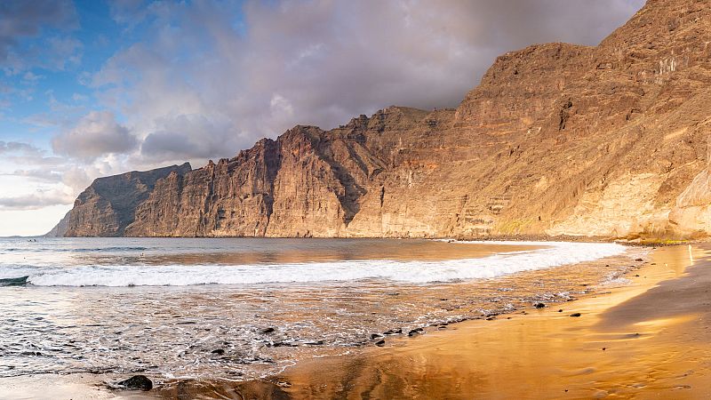 Nubes y lluvia en el área del Estrecho, Melilla, Valencia y norte de Canarias - Ver ahora