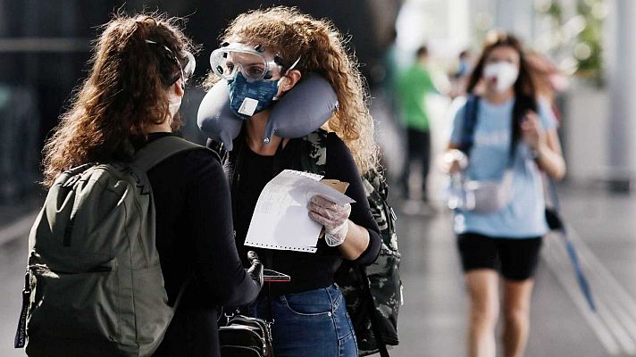 Muchos turistas españoles en el extranjero tratan de regresar a España por la situación del coronavirus
